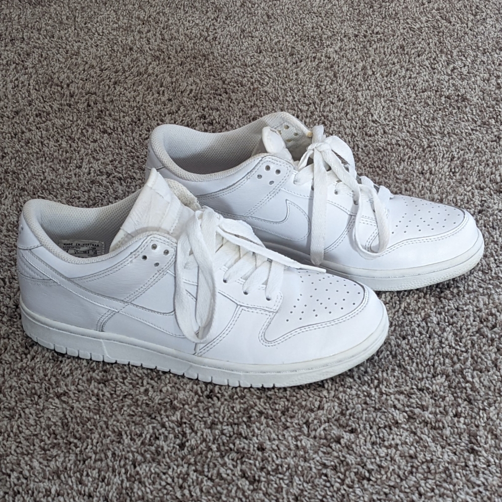 Nike White Low Dunks Shoes 9